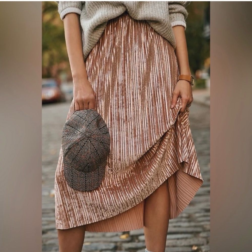 Beyond Yoga  Velvet Skirt in Rose Pink
